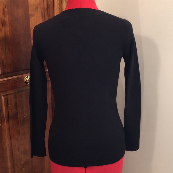 Liz Claiborne sweater shirt. - Picture 2 of 4